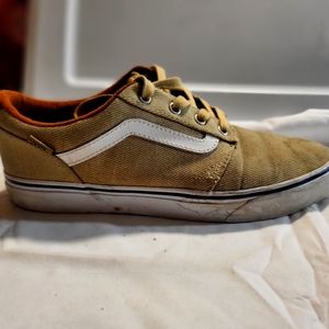 VANS CHAPMAN STRIPE size 9